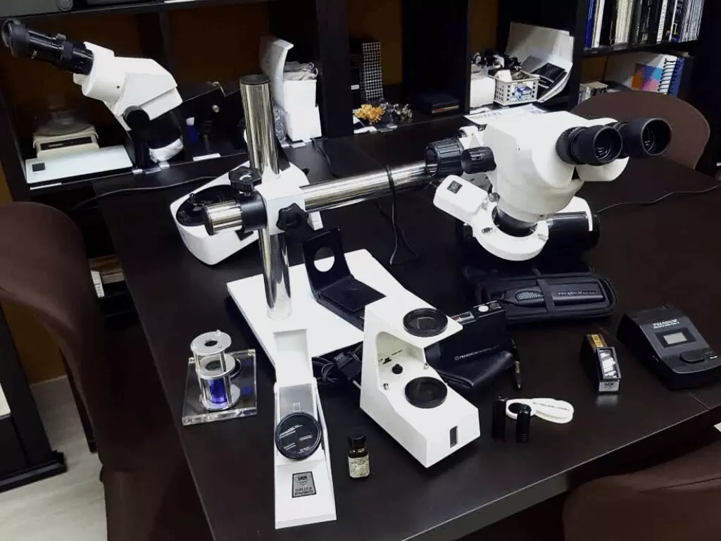 Various gemmological equipment on a desk